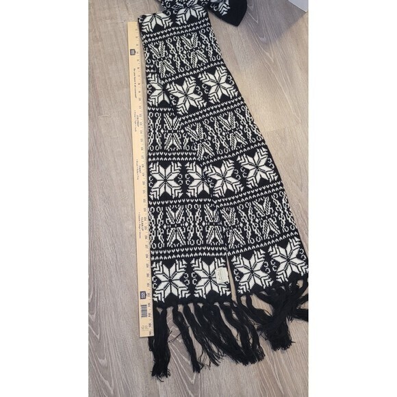 NWT Gold Coast Black and‎ White Scarf and Matching Hat - Picture 9 of 12